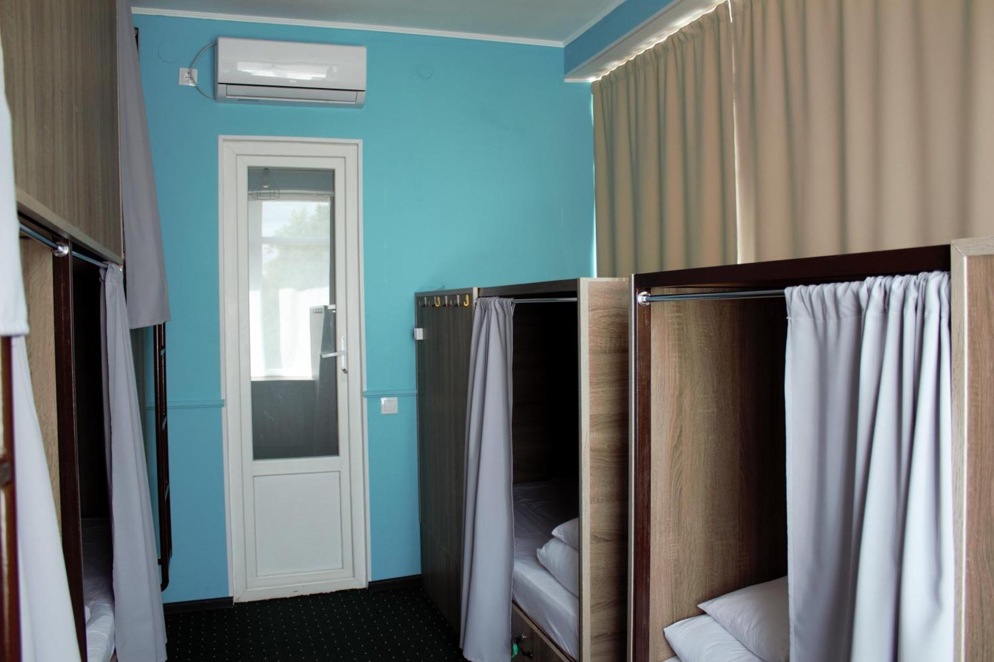 All Eyes Hostel Kamianets Podilskyi Bagian luar foto