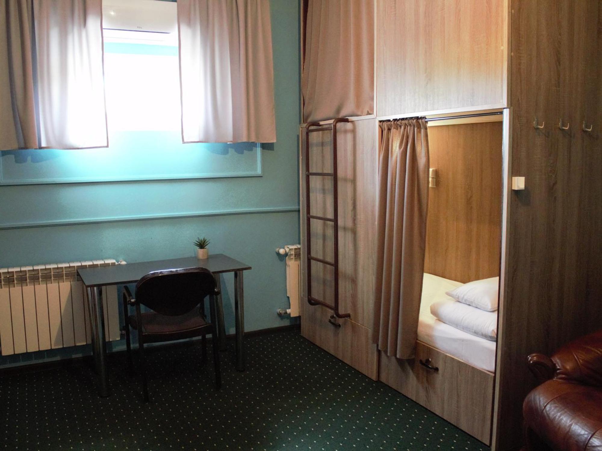 All Eyes Hostel Kamianets Podilskyi Bagian luar foto