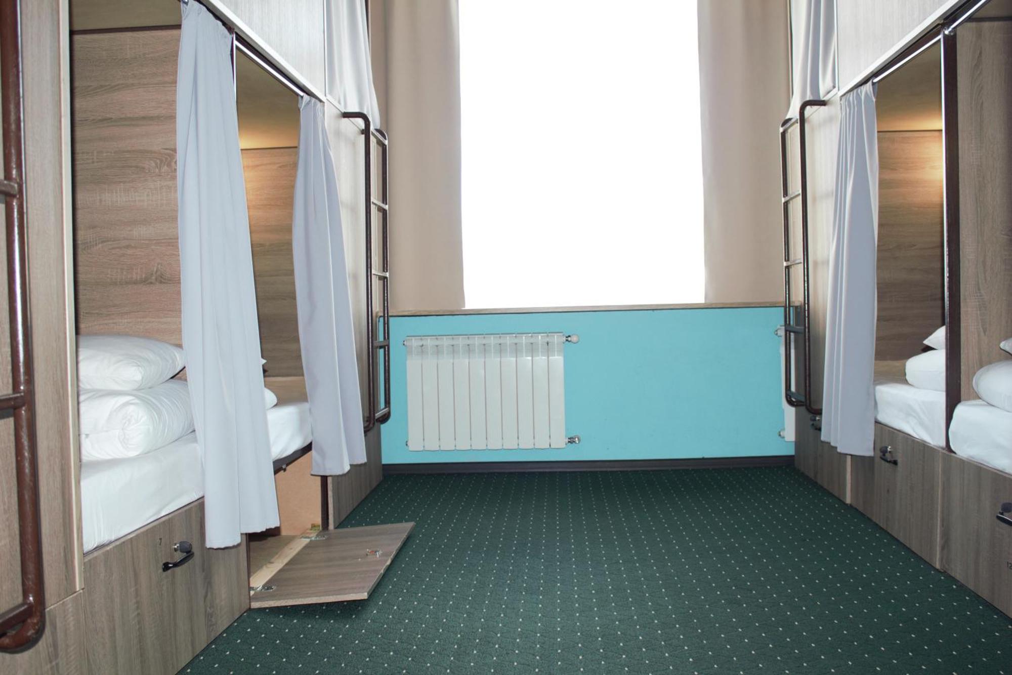 All Eyes Hostel Kamianets Podilskyi Bagian luar foto