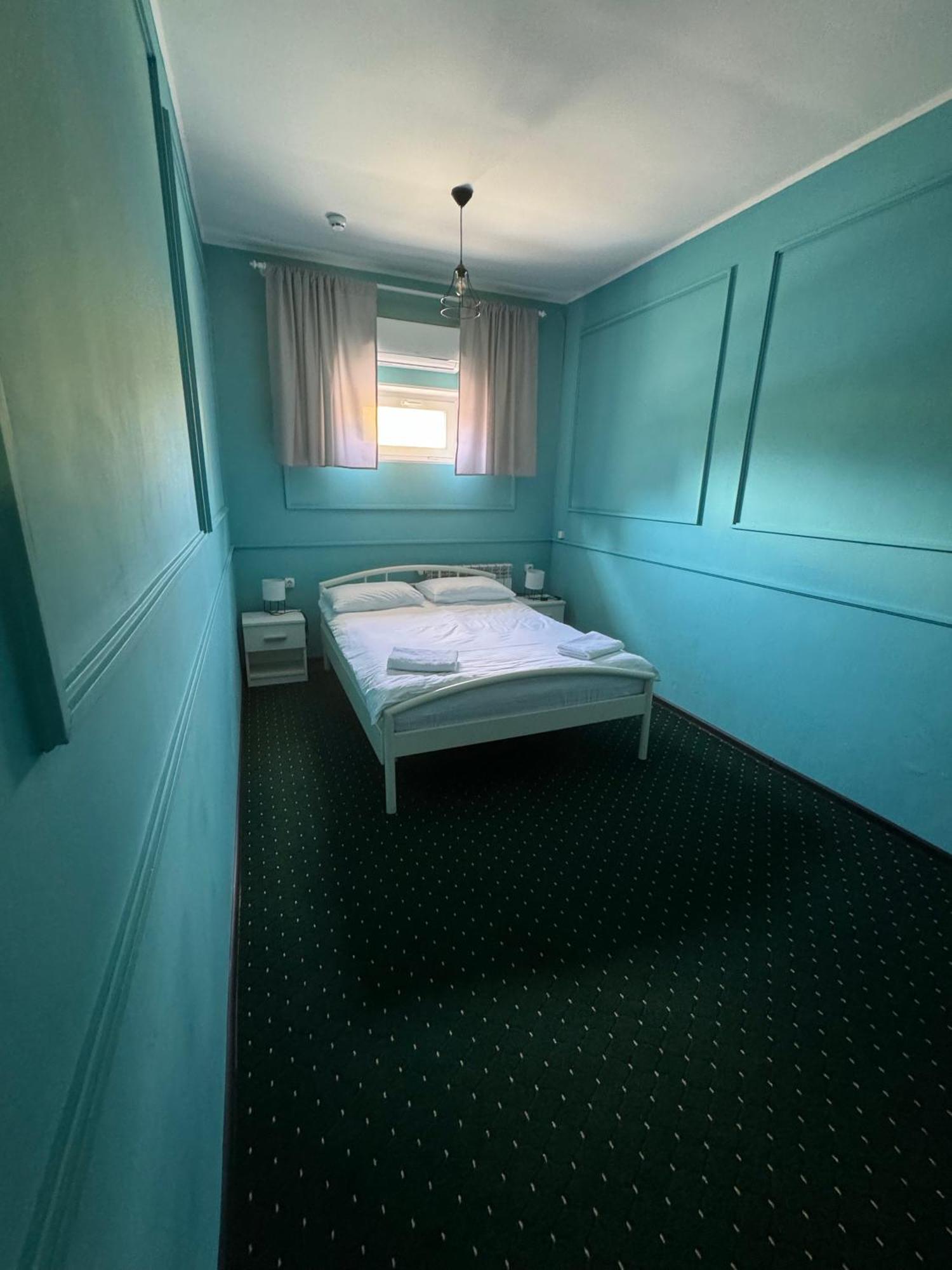 All Eyes Hostel Kamianets Podilskyi Bagian luar foto