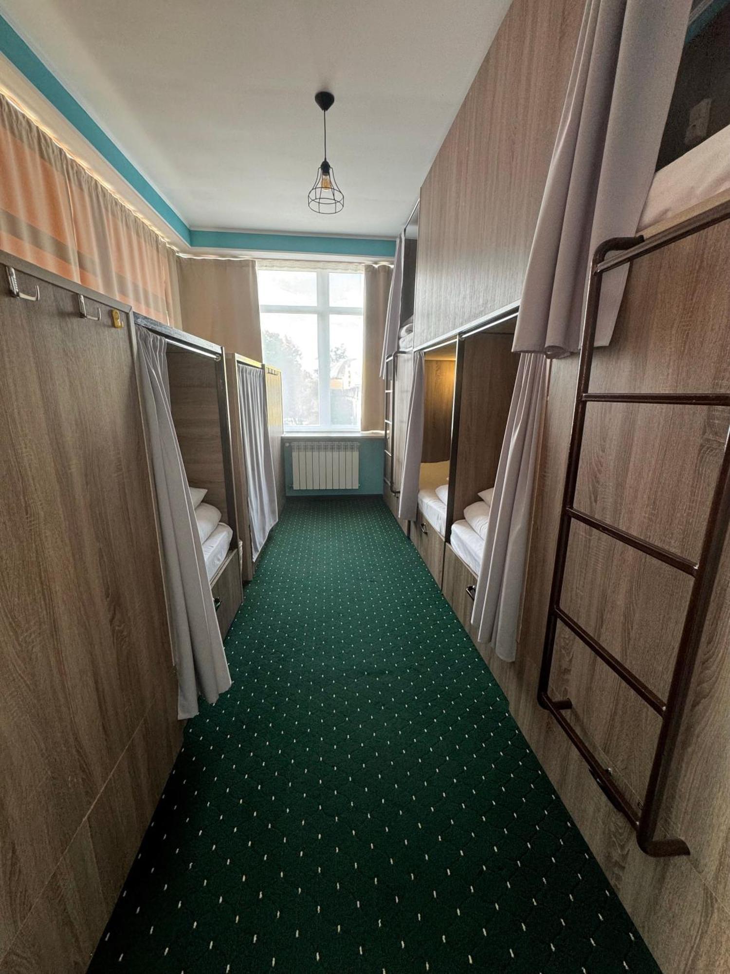 All Eyes Hostel Kamianets Podilskyi Bagian luar foto