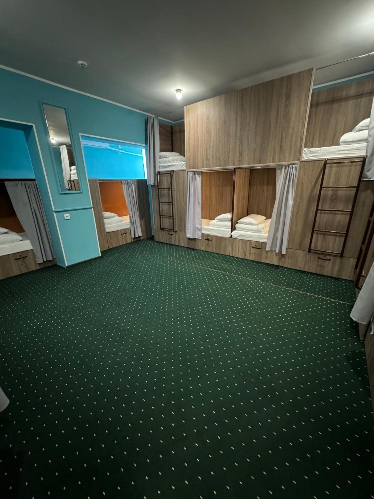 All Eyes Hostel Kamianets Podilskyi Bagian luar foto