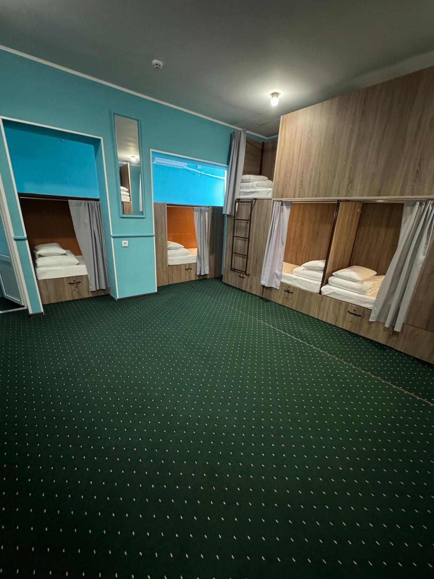 All Eyes Hostel Kamianets Podilskyi Bagian luar foto