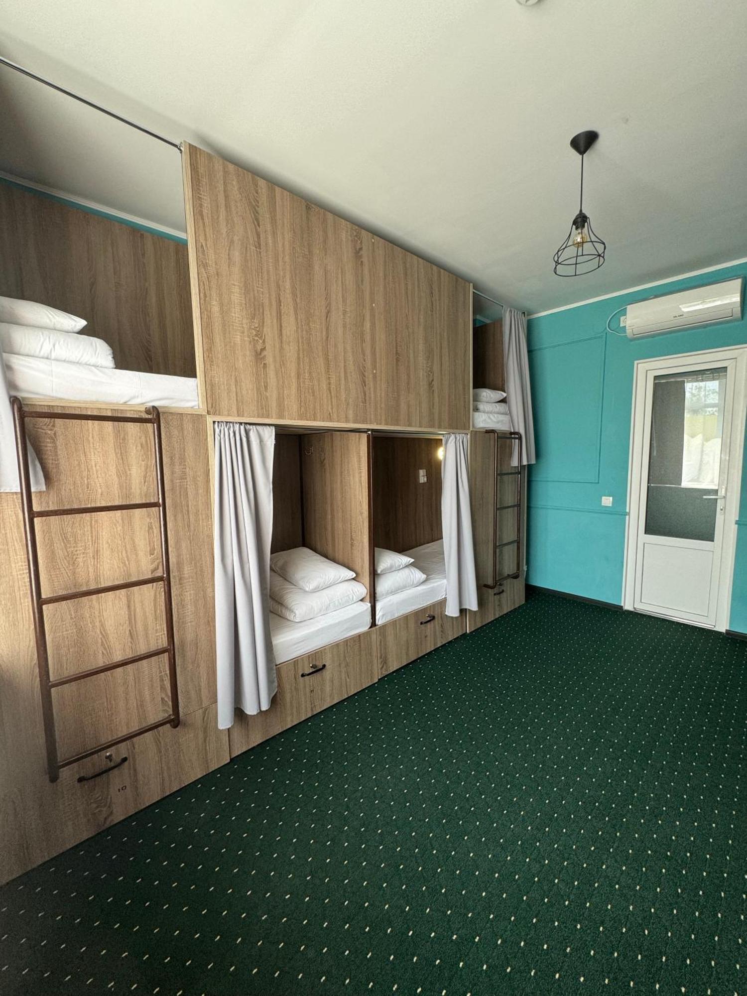All Eyes Hostel Kamianets Podilskyi Bagian luar foto